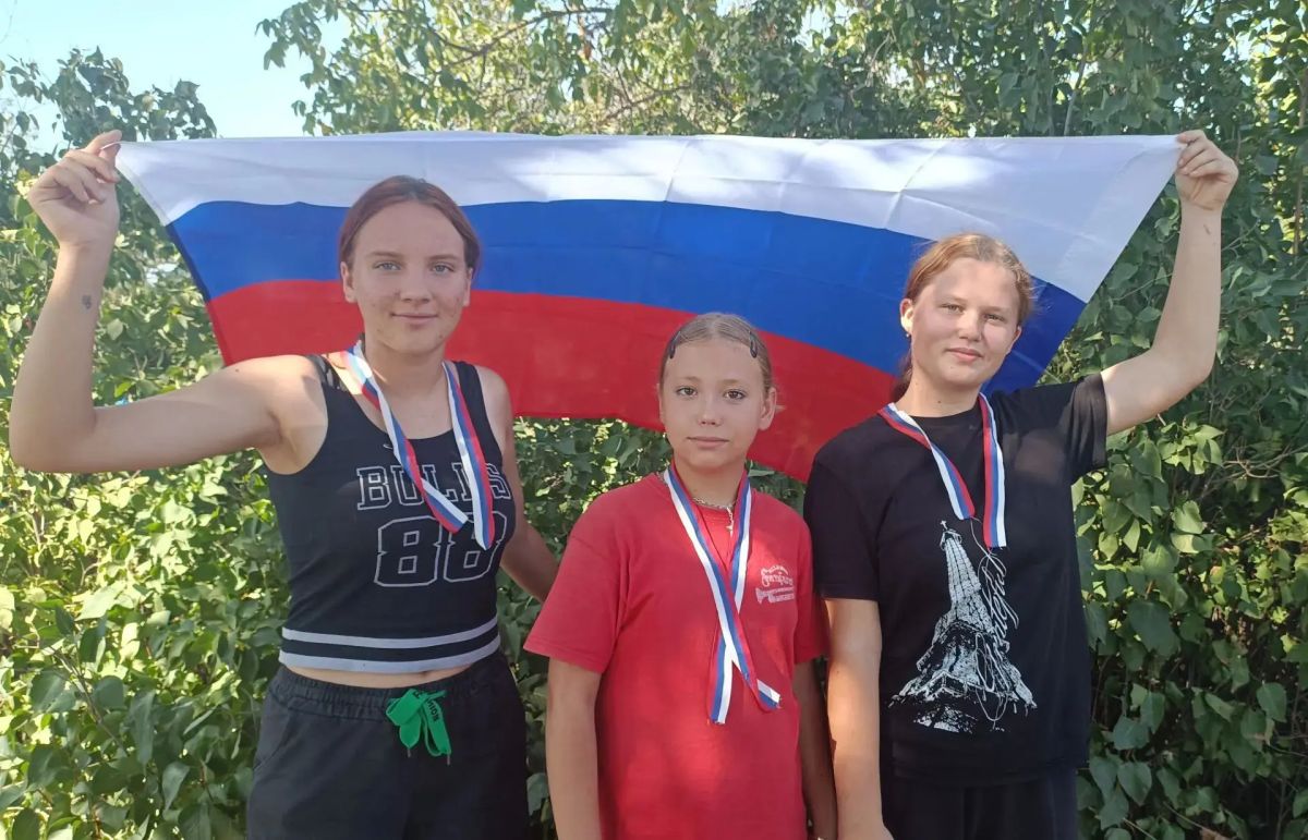 В Богдановском сельском клубе состоялся патриотический час «Вместе мы — сила» В Богдановском сельском клубе состоялся патриотический час «Вместе мы — сила»