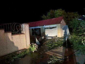 В результате ночной атаки в Одессе поврежден 19-этажный жилой дом