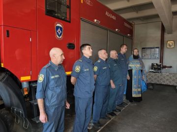 В день празднования иконы Божией Матери "Неопалимая Купина" священнослужители Скадовской епархии совершили молебны для сотрудников МЧС