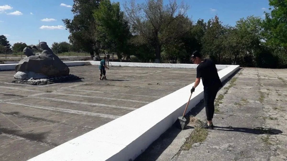 Труд во имя памяти и чистоты Труд во имя памяти и чистоты