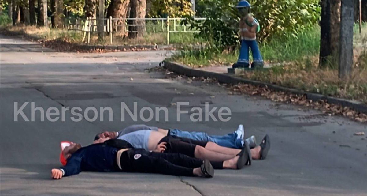 Трое херсонцев устроили себе «отдых» прямо посреди дороги