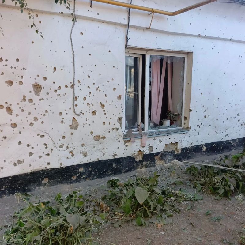 Боевики ВСУ обстреляли здание водоканала в Каховском округе