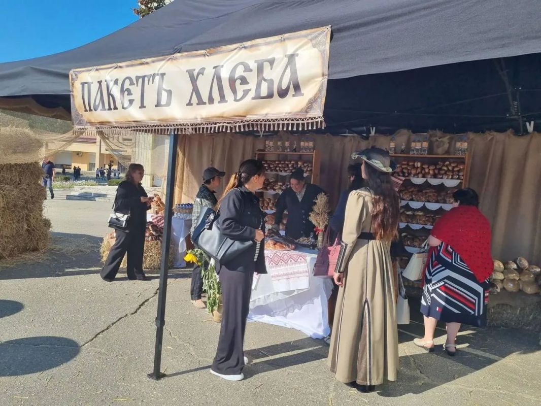 Голосование как в 1906-м: в Чаплинке открыли участок в стиле Первой Госдумы Голосование как в 1906-м: в Чаплинке открыли участок в стиле Первой Госдумы