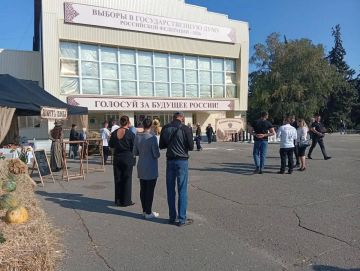 Голосование как в 1906-м: в Чаплинке открыли участок в стиле Первой Госдумы