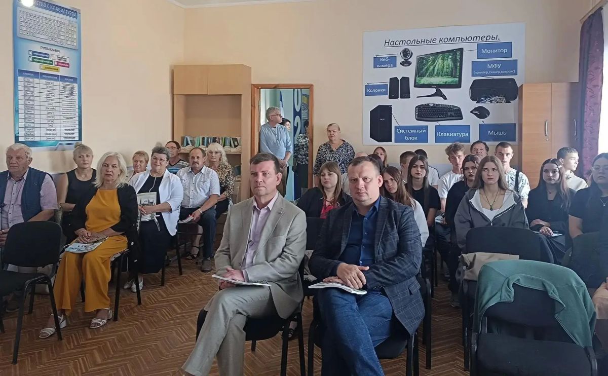 В Геническом строительном колледже состоялась презентация специального выпуска журнала «Родина» В Геническом строительном колледже состоялась презентация специального выпуска журнала «Родина»