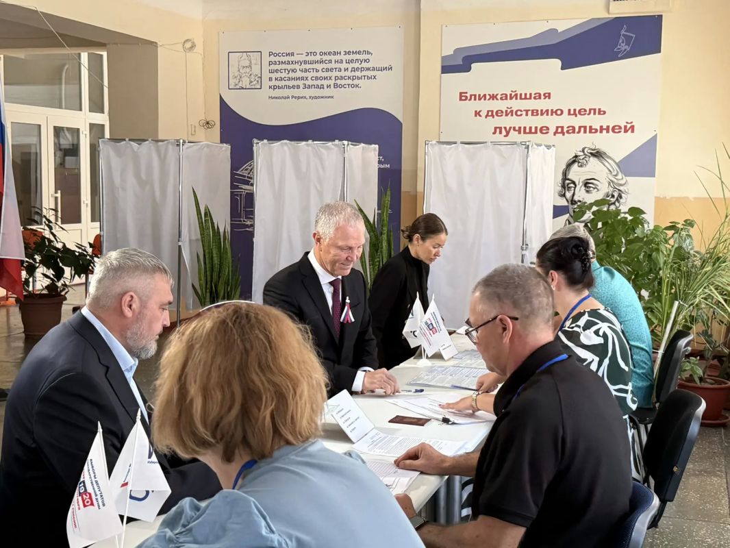 Губернатор Херсонской области первым проголосовал на выборах депутатов Госдумы РФ Губернатор Херсонской области первым проголосовал на выборах депутатов Госдумы РФ