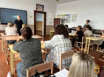 В Каланчакском округе инспекторы ПДН приняли участие в родительском собрании