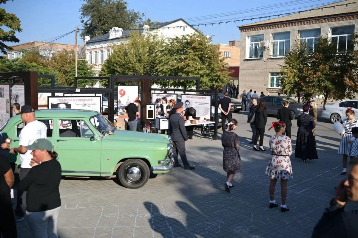 Выставка «Маршрут сквозь года» на избирательном участке № 82 в Геническе Выставка «Маршрут сквозь года» на избирательном участке № 82 в Геническе