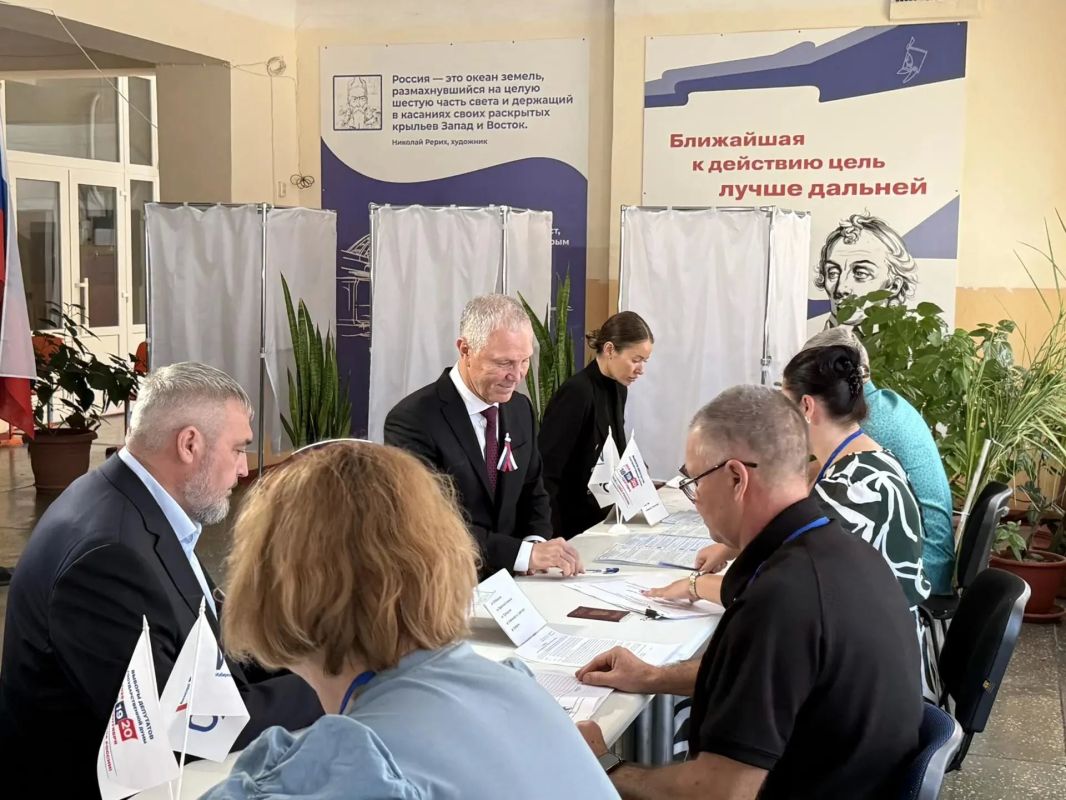 Губернатор Херсонской области первым проголосовал на выборах депутатов Госдумы РФ Губернатор Херсонской области первым проголосовал на выборах депутатов Госдумы РФ