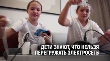 Осторожно, электроприборы. Объясни ребенку правила безопасности: не включать в одну розетку сразу несколько мощных электроприборов;