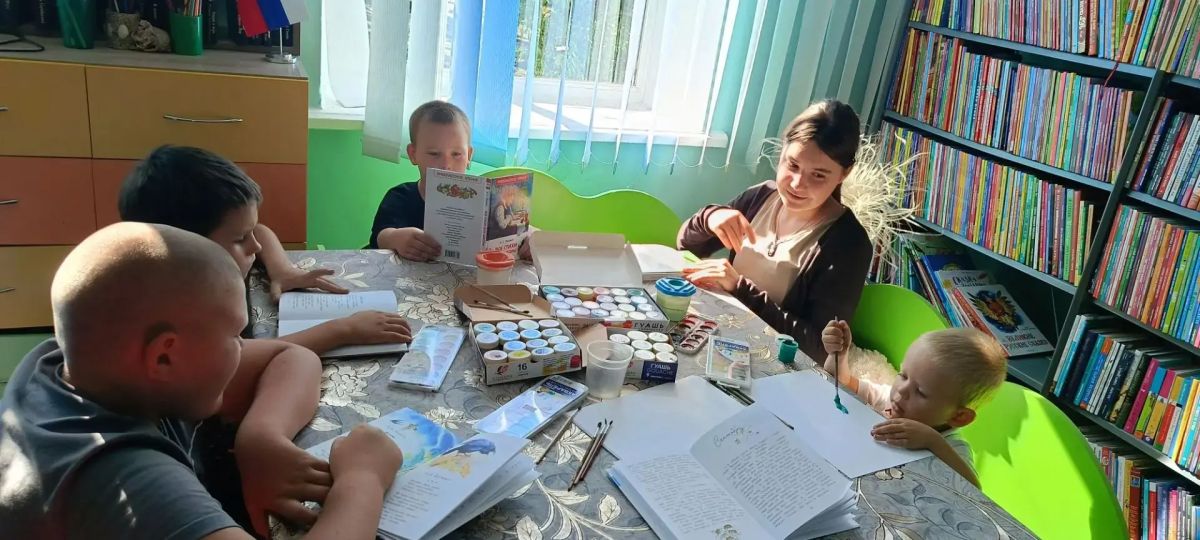 В Красноподольской библиотеке прошёл литературный час «Краски осени»
