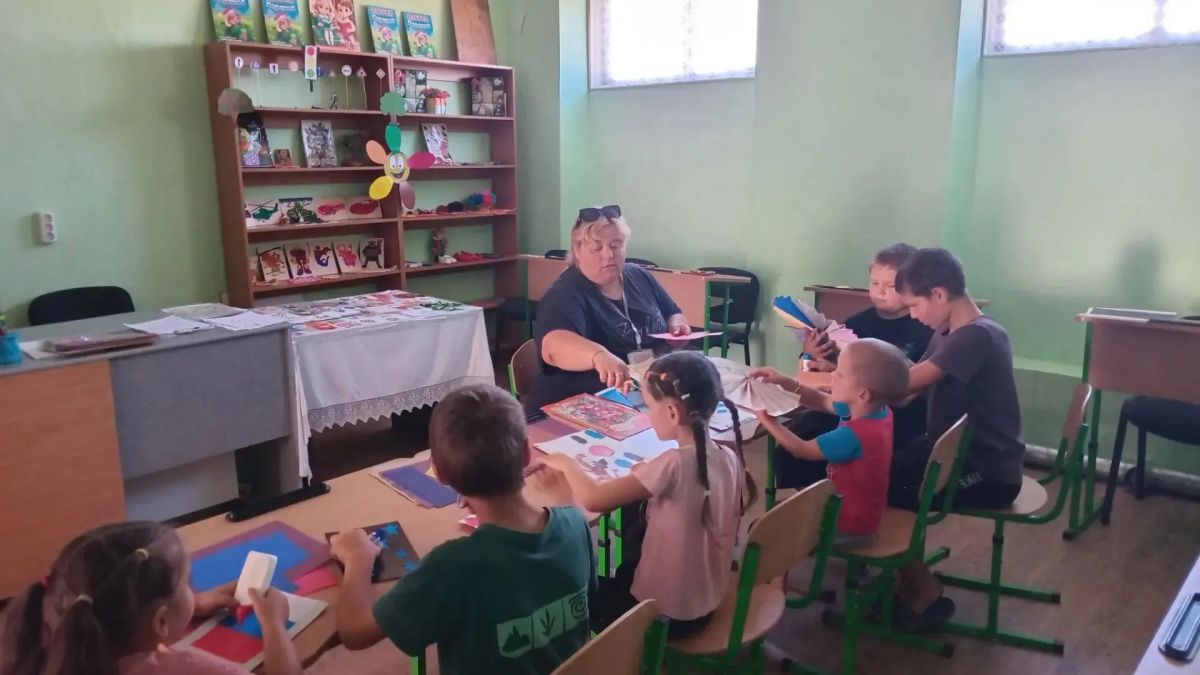В Дудчинском сельском Доме культуры состоялся творческий час по изготовлению объёмных поделок из бумаги