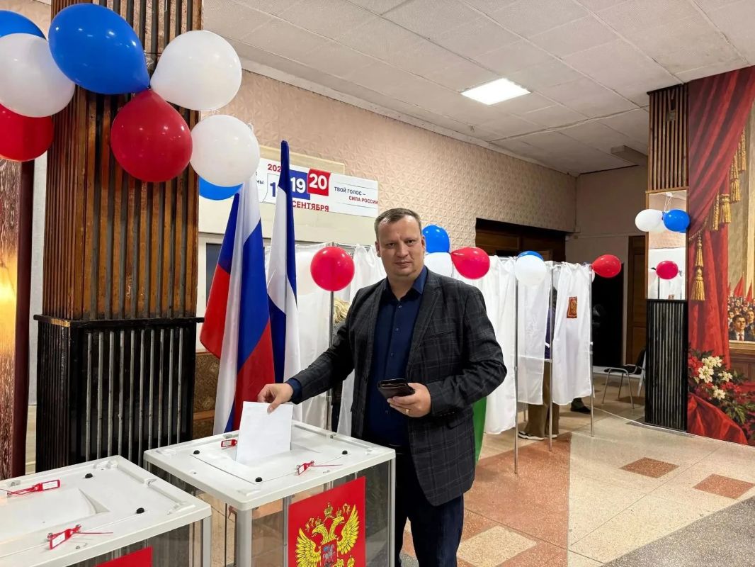 Министр образования и науки Херсонской области Алексей Григорьев принял участие в голосовании Министр образования и науки Херсонской области Алексей Григорьев принял участие в голосовании