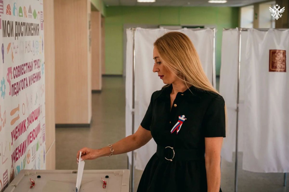 Председатель Избирательной комиссии Херсонской области Марина Захарова отдала свой голос на выборах Председатель Избирательной комиссии Херсонской области Марина Захарова отдала свой голос на выборах