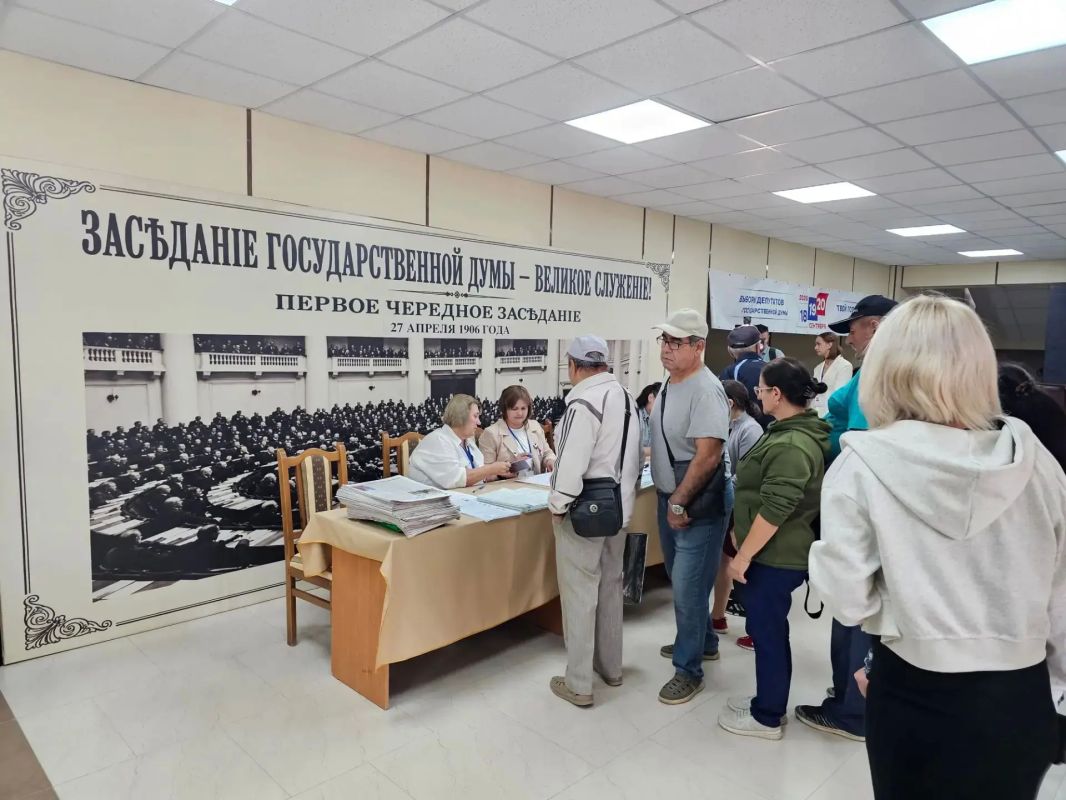 На избирательных участках Чаплинки продолжается голосование На избирательных участках Чаплинки продолжается голосование
