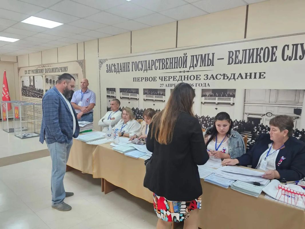 На избирательных участках Чаплинки продолжается голосование На избирательных участках Чаплинки продолжается голосование