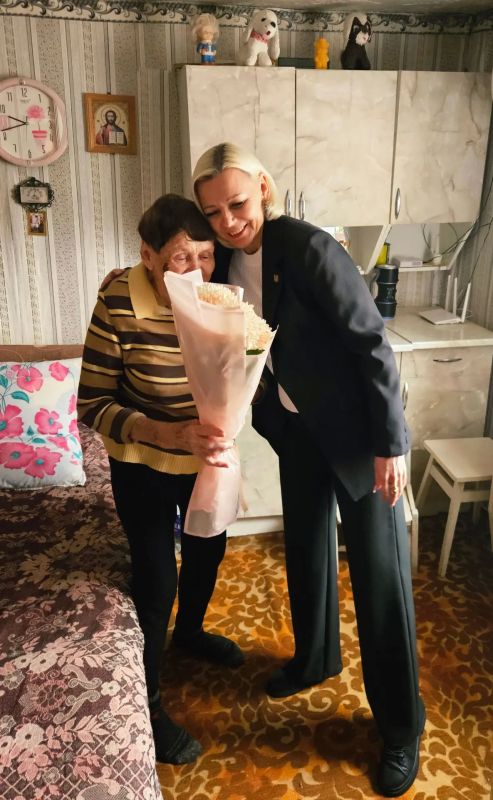 Поздравила с юбилеем долгожительницу села Преображенка Поздравила с юбилеем долгожительницу села Преображенка
