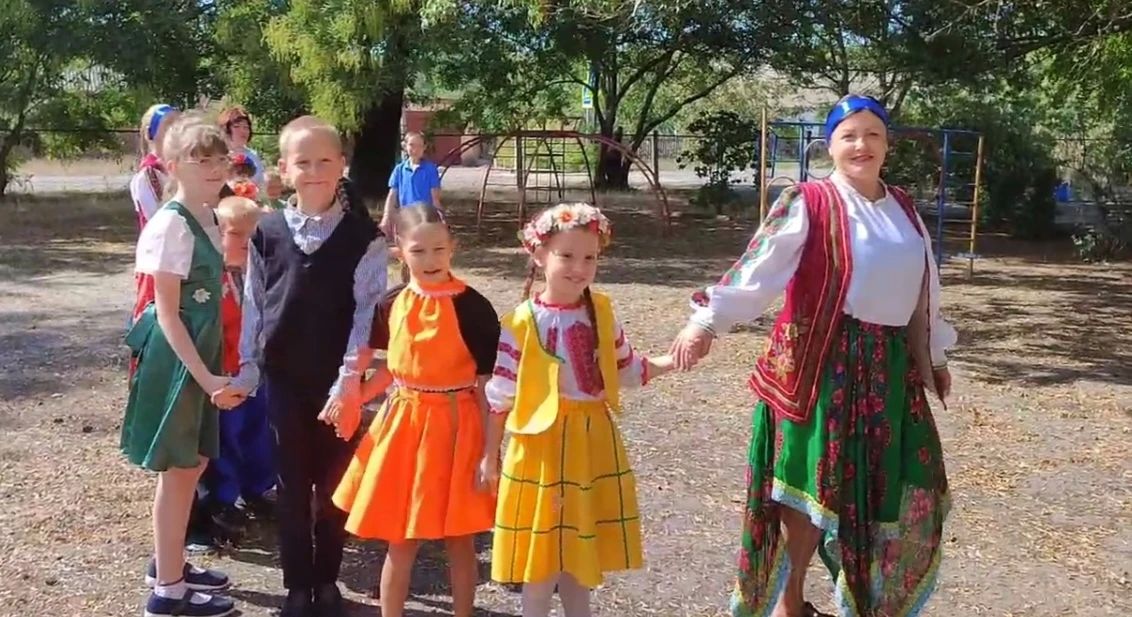 В Раздольненском сельском клубе состоялась интерактивная программа «Хоровод единства: в дружбе наша сила» для учащихся Горьковской школы — в честь Всемирного дня русского единения В Раздольненском сельском клубе состоялась интерактивная программа «Хоровод единства: в дружбе наша сила» для учащихся Горьковской школы — в честь Всемирного дня русского единения