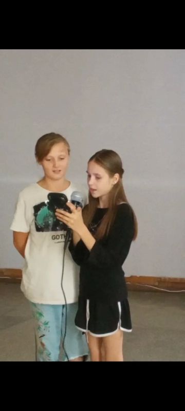 Там, где поет душа: как проходят встречи клуба «Радуга» В сельском Доме культуры села Красная Поляна прошло очередное занятие клуба любителей песни "Радуга". Здесь собираются те, кто просто любит петь и делиться своим... Там, где поет душа: как проходят встречи клуба «Радуга» В сельском Доме культуры села Красная Поляна прошло очередное занятие клуба любителей песни "Радуга". Здесь собираются те, кто просто любит петь и делиться своим...