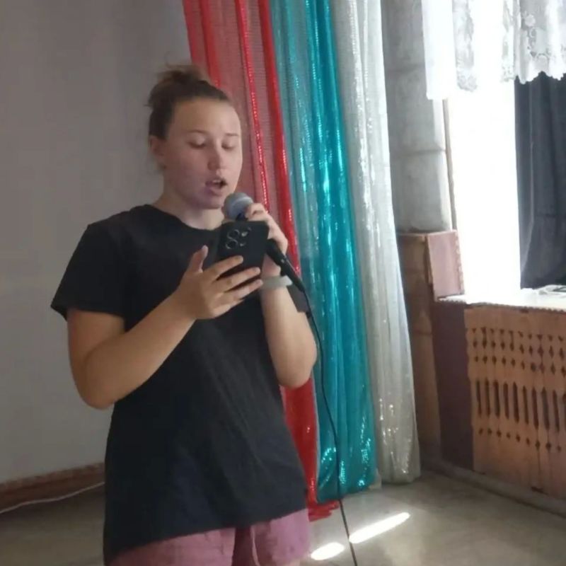 Там, где поет душа: как проходят встречи клуба «Радуга» В сельском Доме культуры села Красная Поляна прошло очередное занятие клуба любителей песни "Радуга". Здесь собираются те, кто просто любит петь и делиться своим... Там, где поет душа: как проходят встречи клуба «Радуга» В сельском Доме культуры села Красная Поляна прошло очередное занятие клуба любителей песни "Радуга". Здесь собираются те, кто просто любит петь и делиться своим...