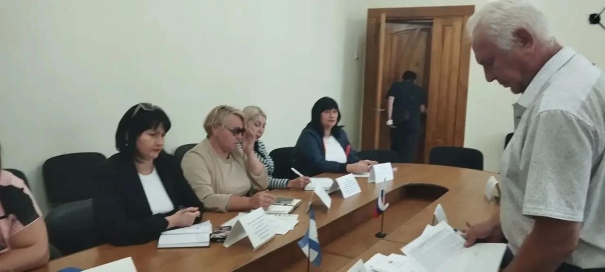 Состоялось очередное заседание комиссии по делам несовершеннолетних и защите их прав Состоялось очередное заседание комиссии по делам несовершеннолетних и защите их прав