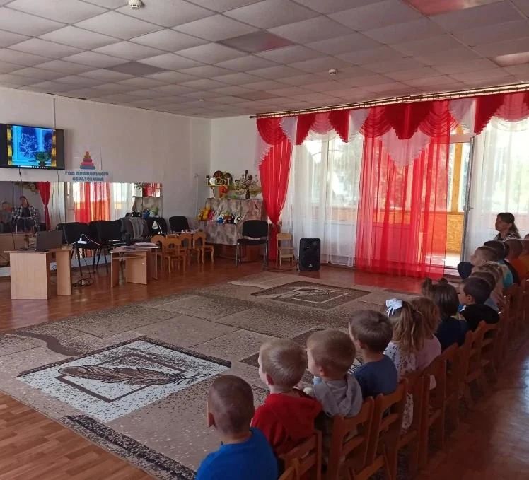 Литературный досуг «Друг ребят и зверят» в Лазурненской библиотеке Литературный досуг «Друг ребят и зверят» в Лазурненской библиотеке