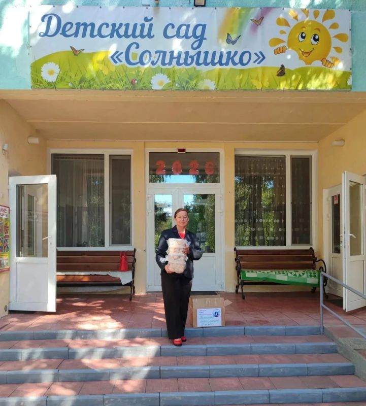 В детские сады Лазурного и Владимировки передали гуманитарную помощь В детские сады Лазурного и Владимировки передали гуманитарную помощь