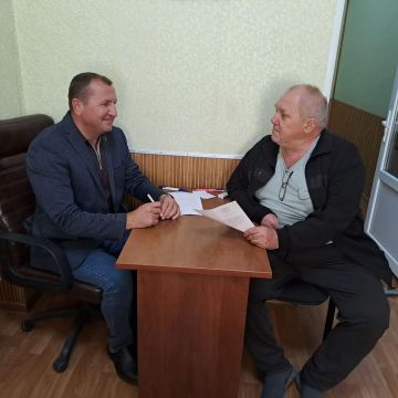 В Голопристанском муниципальном округе продолжаются выездные приёмы заместитель Главы Сергей Фисай провел приём граждан в селе Железный Порт