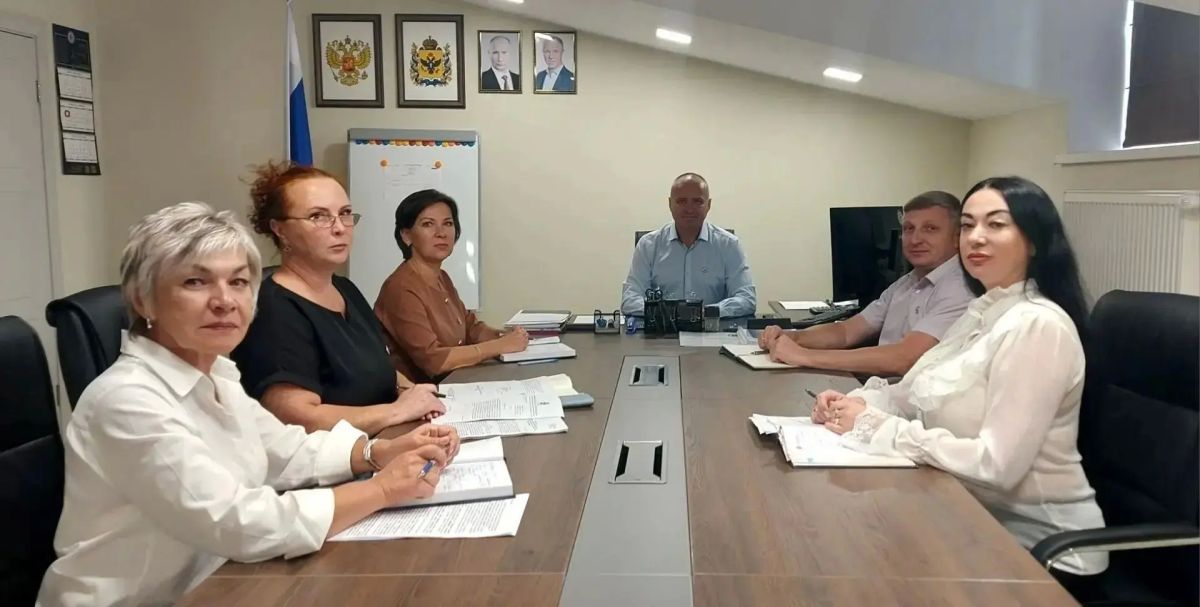 Председатель Контрольно счётной палаты Херсонской области заслушал аудиторов и начальников инспекций по выполнению плана работы в рамках исполнения полномочий во внешнем финансовом контроле в Херсонской области Председатель Контрольно счётной палаты Херсонской области заслушал аудиторов и начальников инспекций по выполнению плана работы в рамках исполнения полномочий во внешнем финансовом контроле в Херсонской области
