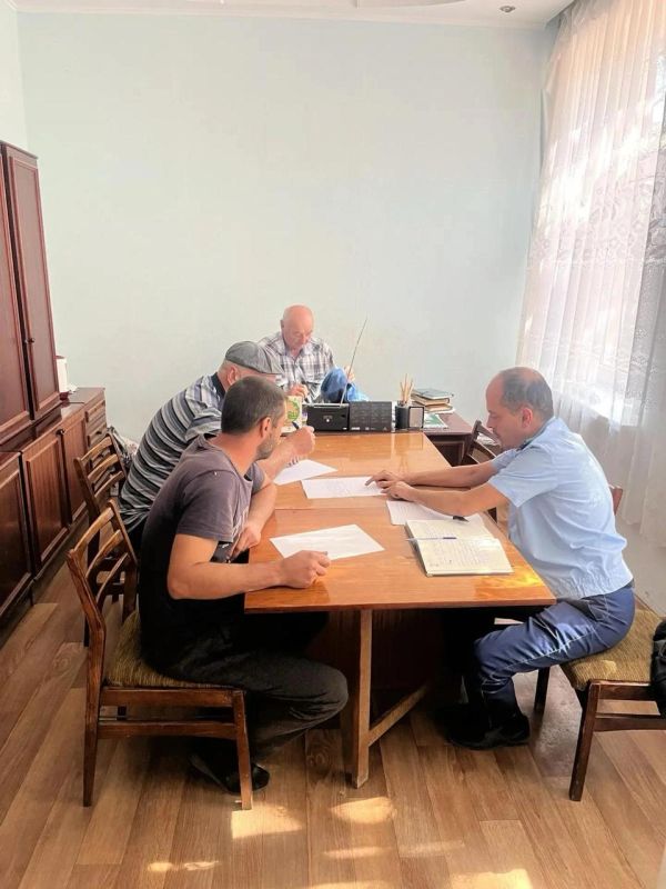 И. о. прокурора Нижнесерогозского района Игорь Шапошников провел выездные приемы работников двух сельхозпредприятий в селе Рубановка Великолепетихского округа И. о. прокурора Нижнесерогозского района Игорь Шапошников провел выездные приемы работников двух сельхозпредприятий в селе Рубановка Великолепетихского округа