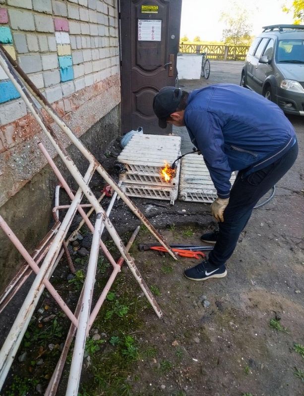Шефы из Адыгеи продолжают восстанавливать отопление в Геническом округе Шефы из Адыгеи продолжают восстанавливать отопление в Геническом округе