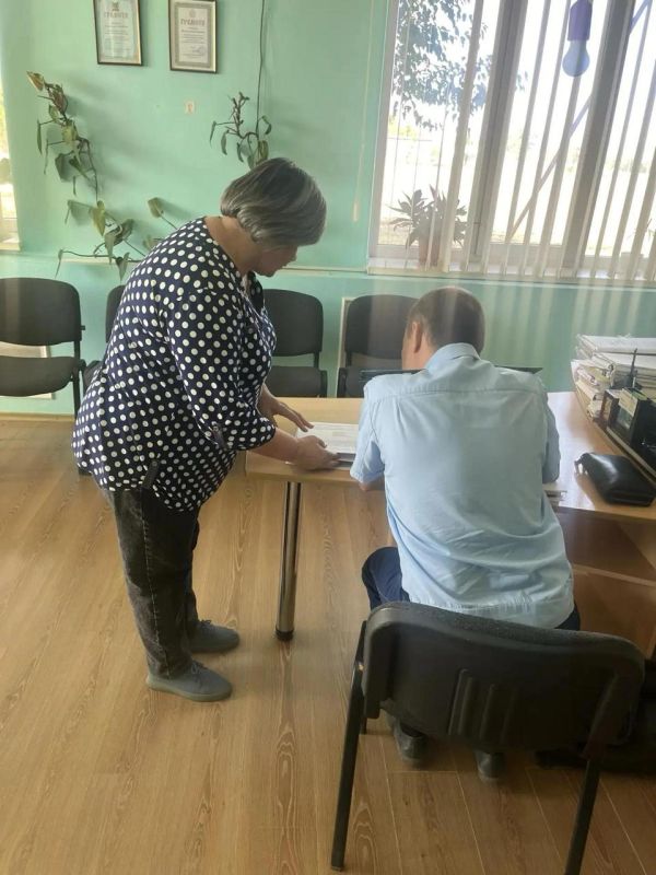 И. о. прокурора Нижнесерогозского района Игорь Шапошников провел выездные приемы работников двух сельхозпредприятий в селе Рубановка Великолепетихского округа И. о. прокурора Нижнесерогозского района Игорь Шапошников провел выездные приемы работников двух сельхозпредприятий в селе Рубановка Великолепетихского округа