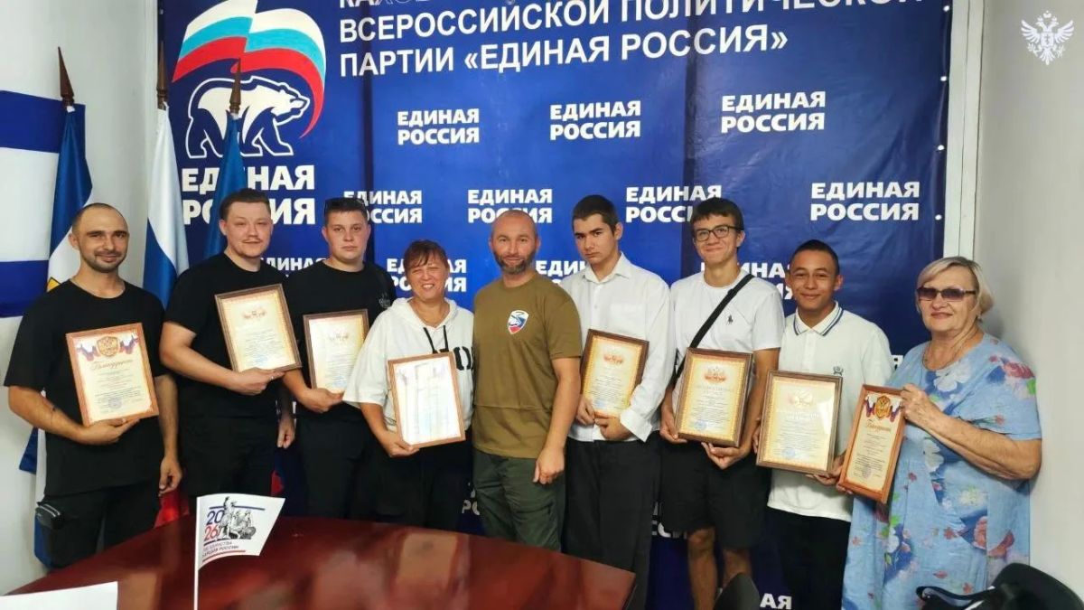 Глава Каховского округа наградил активистов за помощь жителям в период проблем с водоснабжением