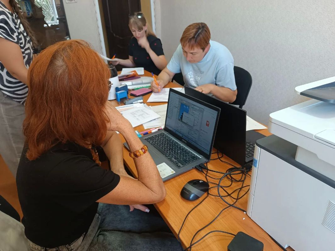 Мобильный офис МФЦ продолжает выезды по Херсонской области Мобильный офис МФЦ продолжает выезды по Херсонской области