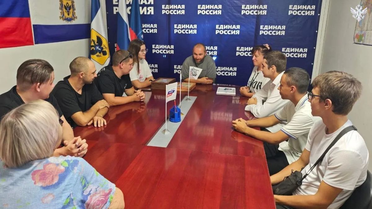 Глава Каховского округа наградил активистов за помощь жителям в период проблем с водоснабжением Глава Каховского округа наградил активистов за помощь жителям в период проблем с водоснабжением