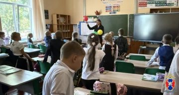 В Каланчакском округе Херсонской области сотрудники Госавтоинспекции провели профилактическое мероприятие для школьников