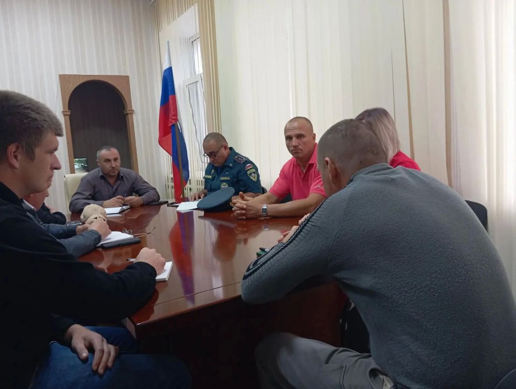 В администрации Верхнерогачикского муниципального округа прошло еженедельное оперативное совещание, которое провел временно исполняющий полномочия главы округа Виталий Музыкант