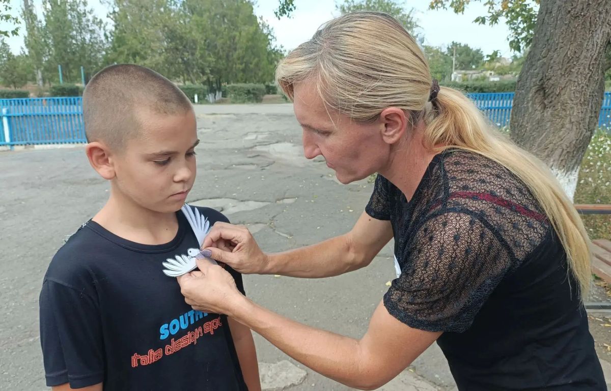В Богдановском сельском клубе прошёл час творчества «Белый голубь — посланник мира», приуроченный к Международному дню мира В Богдановском сельском клубе прошёл час творчества «Белый голубь — посланник мира», приуроченный к Международному дню мира