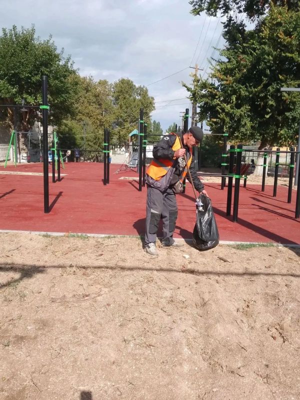 Генический округ становится чище благодаря труду МКУ “Азовкоммунсервис” Генический округ становится чище благодаря труду МКУ “Азовкоммунсервис”
