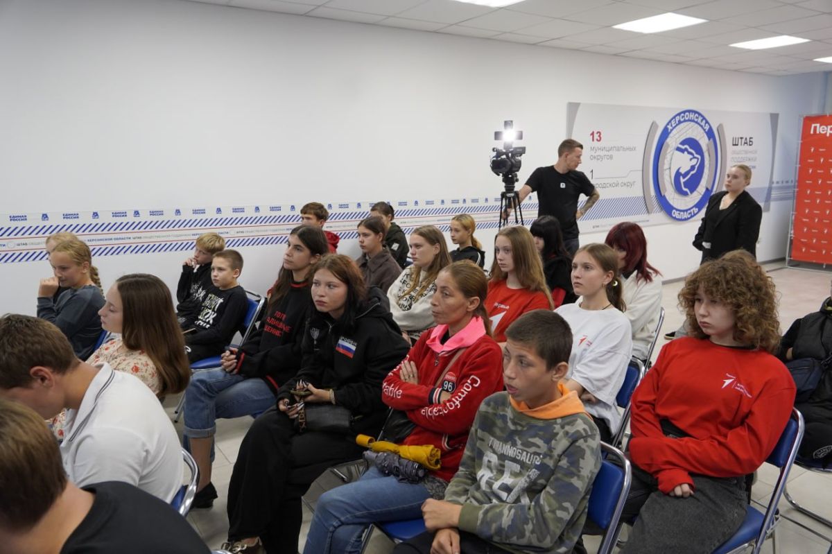 Сегодня первый заместитель Губернатора Херсонской области Павел Валерьевич Шувалкин рассказывал нашим ребятам о боевых искусствах через истории двух необычных людей — Николая Японского и Василия Ощепкова Сегодня первый заместитель Губернатора Херсонской области Павел Валерьевич Шувалкин рассказывал нашим ребятам о боевых искусствах через истории двух необычных людей — Николая Японского и Василия Ощепкова