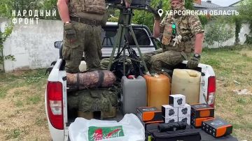Народный фронт доставляет помощь по опасным дорогам Херсонщины