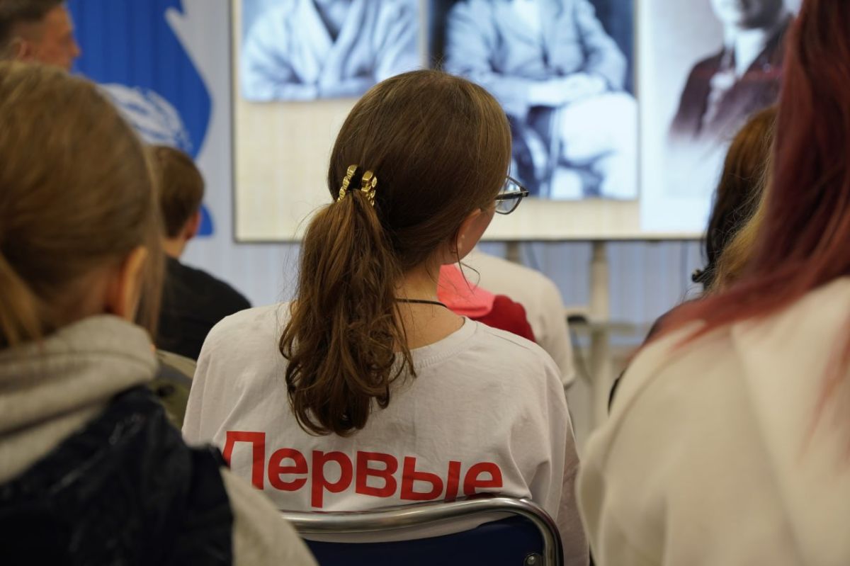 Сегодня первый заместитель Губернатора Херсонской области Павел Валерьевич Шувалкин рассказывал нашим ребятам о боевых искусствах через истории двух необычных людей — Николая Японского и Василия Ощепкова Сегодня первый заместитель Губернатора Херсонской области Павел Валерьевич Шувалкин рассказывал нашим ребятам о боевых искусствах через истории двух необычных людей — Николая Японского и Василия Ощепкова