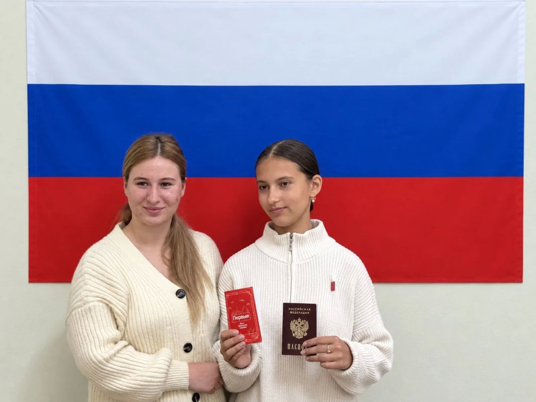 Торжественная церемония вручения паспортов в рамках Всероссийской программы «Мы – граждане России!» Торжественная церемония вручения паспортов в рамках Всероссийской программы «Мы – граждане России!»