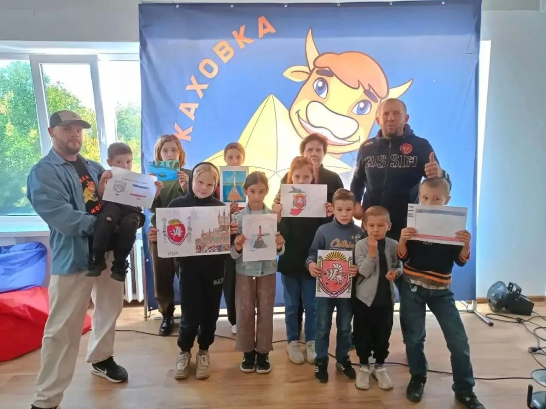 В Молодёжном центре города Каховки прошёл информационный час, посвящённый Дню Государственного флага и Государственного герба Республики Крым