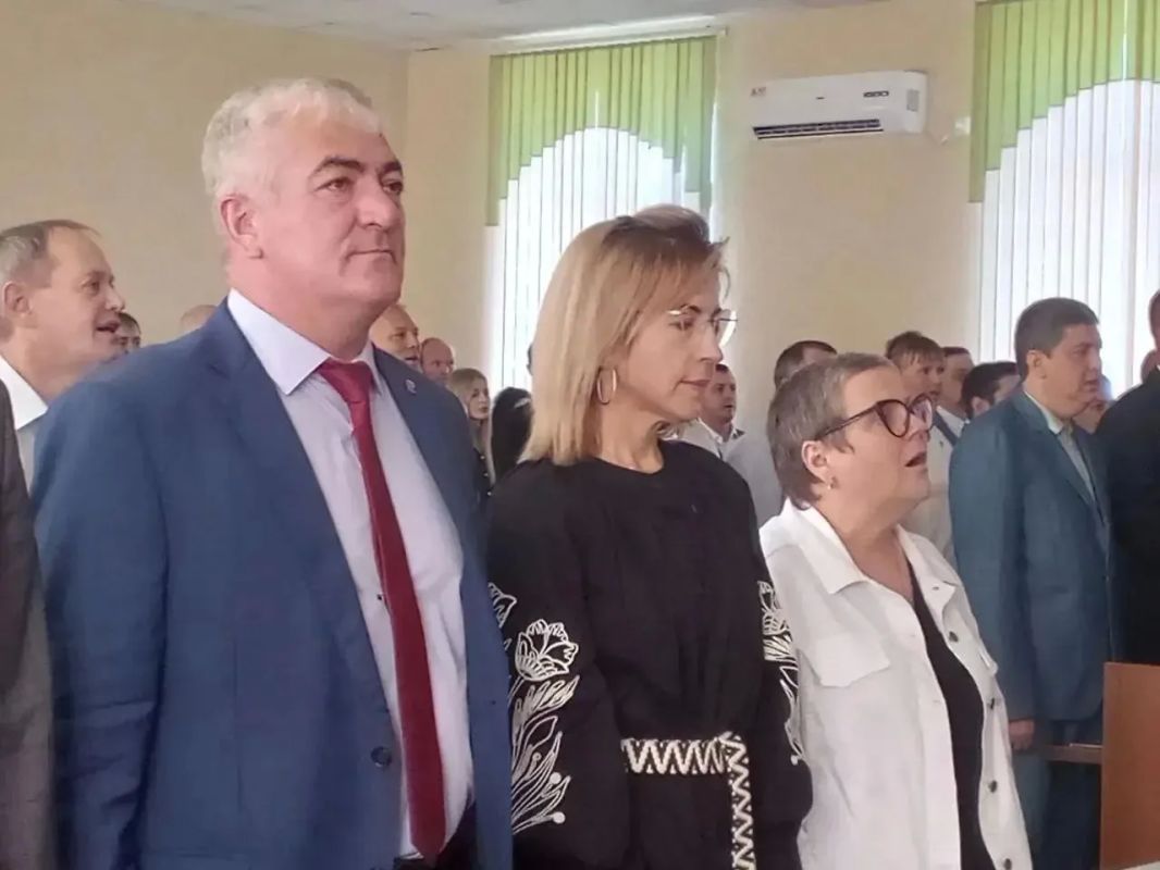 Три года назад начала свою работу Херсонская областная Дума первого созыва Три года назад начала свою работу Херсонская областная Дума первого созыва