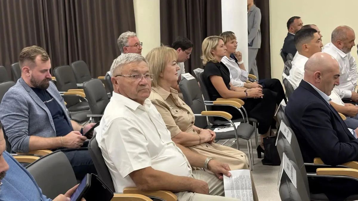 Три года - я депутат Херсонской областной Думы от партии КПРФ.Для меня это почётная миссия в это сложное время представлять интересы людей нашего региона на законодательном областном уровне Три года - я депутат Херсонской областной Думы от партии КПРФ.Для меня это почётная миссия в это сложное время представлять интересы людей нашего региона на законодательном областном уровне
