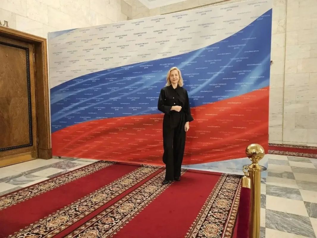 Три года назад начала свою работу Херсонская областная Дума первого созыва Три года назад начала свою работу Херсонская областная Дума первого созыва