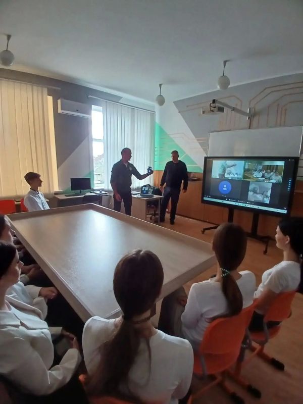 Сотни километров — одна забота о природе: школьники Скадовска и Воронежа провели экологический телемост Сотни километров — одна забота о природе: школьники Скадовска и Воронежа провели экологический телемост