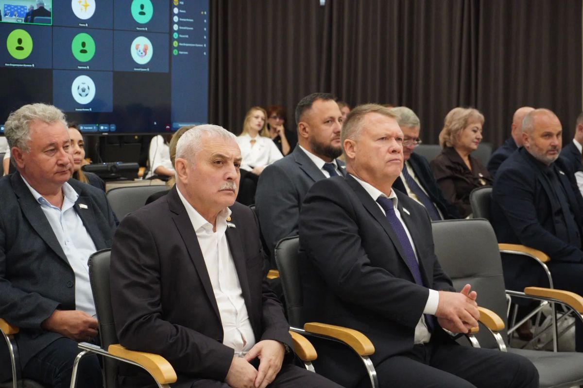Депутаты Херсонской областной Думы рассмотрели вопросы развития региона Депутаты Херсонской областной Думы рассмотрели вопросы развития региона