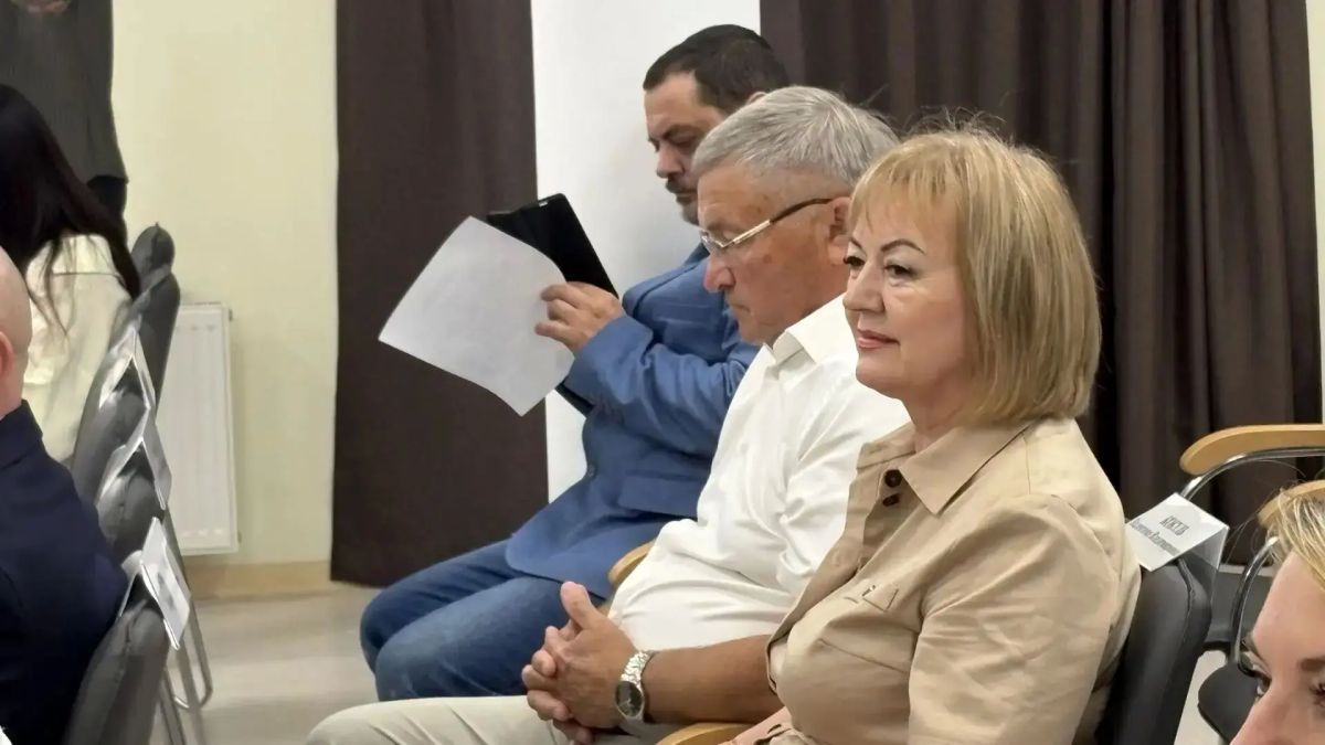 Три года - я депутат Херсонской областной Думы от партии КПРФ.Для меня это почётная миссия в это сложное время представлять интересы людей нашего региона на законодательном областном уровне Три года - я депутат Херсонской областной Думы от партии КПРФ.Для меня это почётная миссия в это сложное время представлять интересы людей нашего региона на законодательном областном уровне